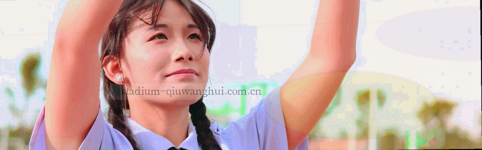 深蓝底色上流动的细密线条纹理，抽象无文字